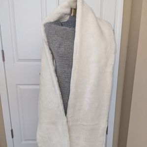 9' Ivory Faux Fur Stole